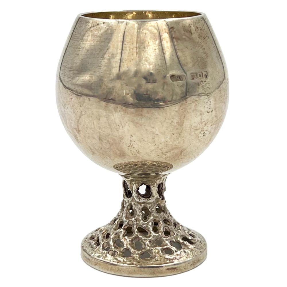 Lot 211: A MODERN SILVER BRANDY CUP, LONDON, JHW, 2000