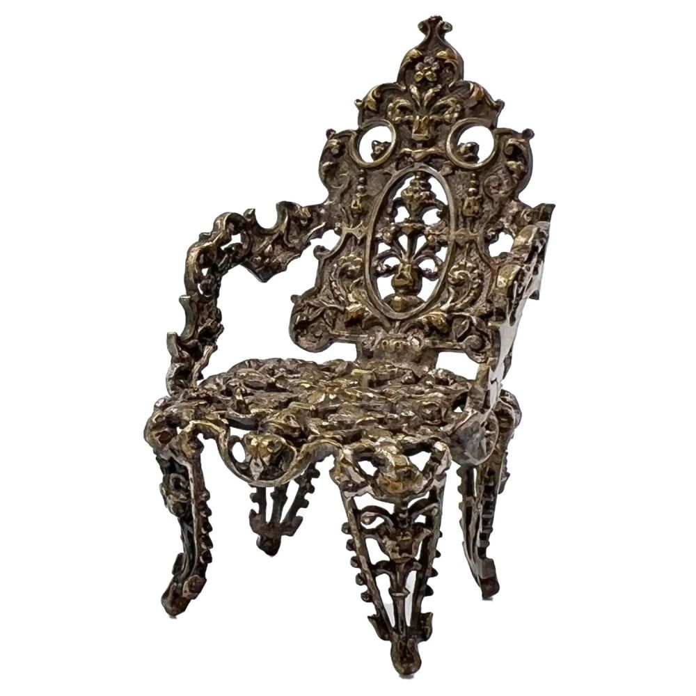 Lot 238: A HIGHLY DECORATIVE NOVELTY SILVER THRONE