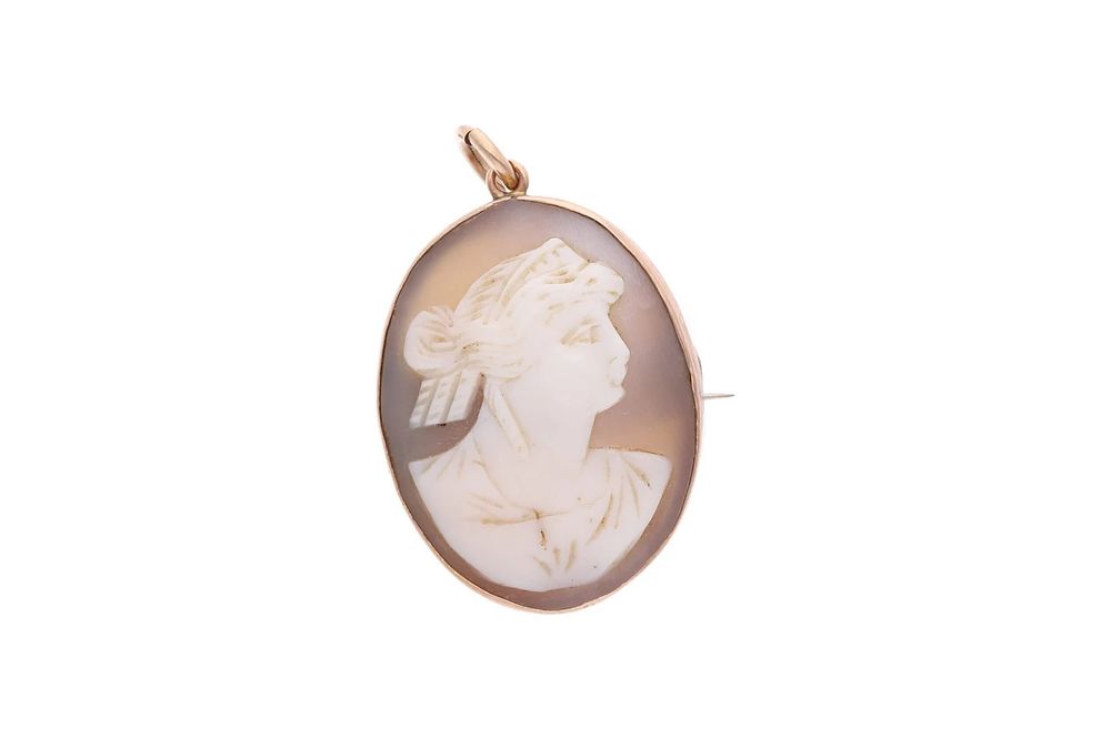 Lot 171: 9ct Rose Gold and Cameo Pendant Brooch.