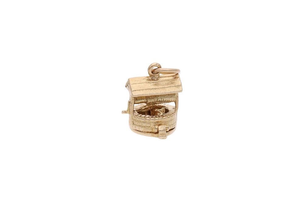 Lot 172: 9ct Gold Well Charm, Opens to a Cat Inside.