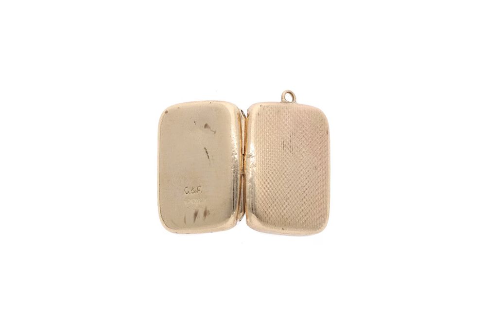 Lot 174: 9ct Gold Locket