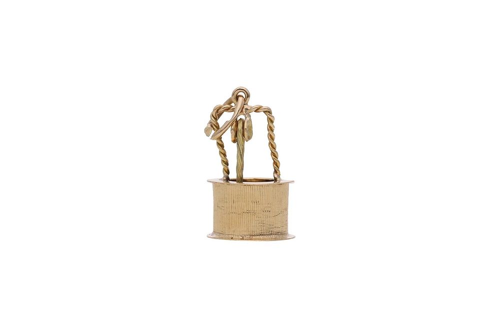 Lot 181: 9ct Gold Water Well Charm
