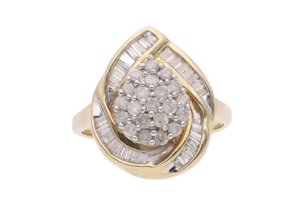 Lot 246: 9ct Gold and Diamond Cluster Ring, Size R 1/2.