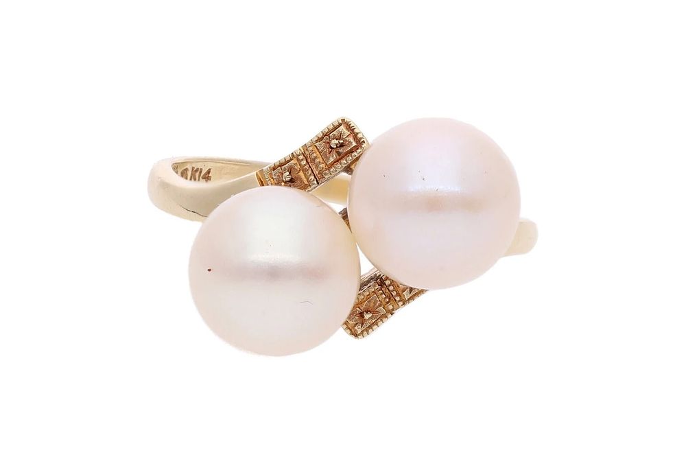Lot 298: 14ct Gold and Pearl Crossover Ring, Size N 1/2.
