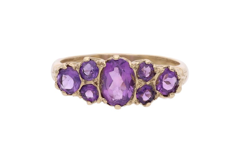 Lot 302: Vintage 9ct Gold and Amethyst Ring, Size P.