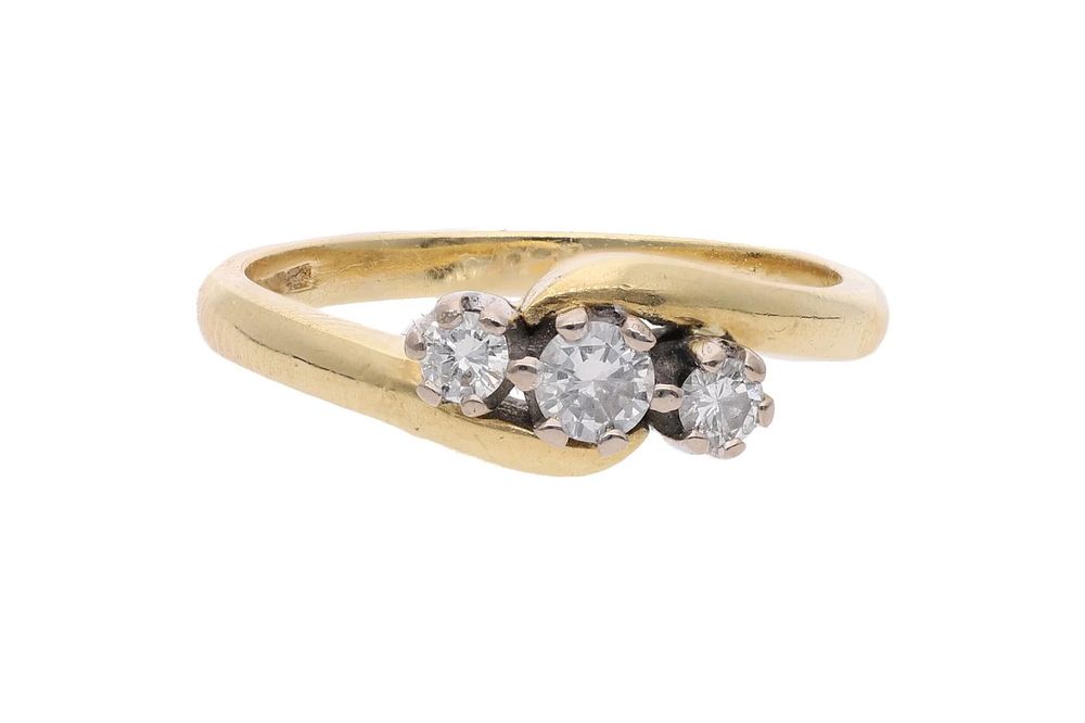 Lot 303: 18ct Gold and Diamond Three Stone Ring, Size 6.25 US | Size M UK