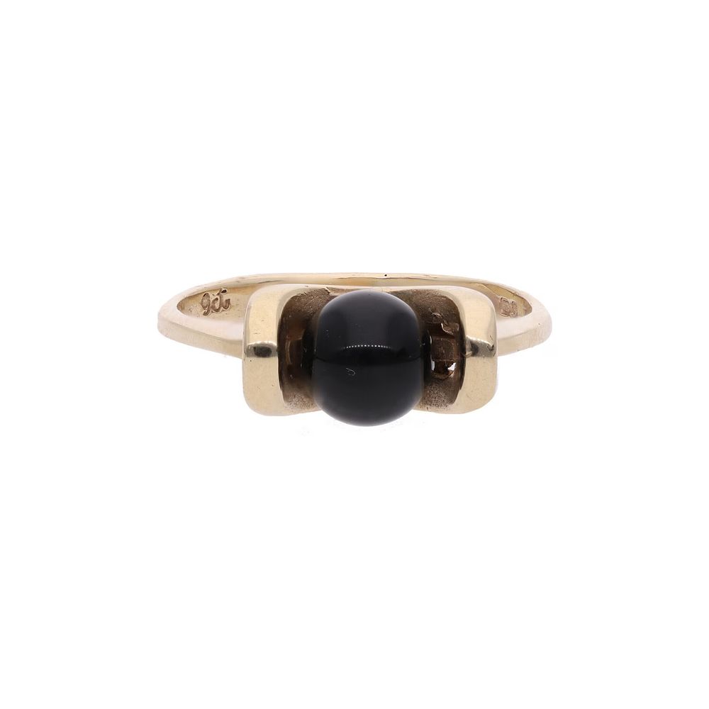 Lot 309: 9ct Gold and Black Onyx Ring, Size 5 | J 1/2