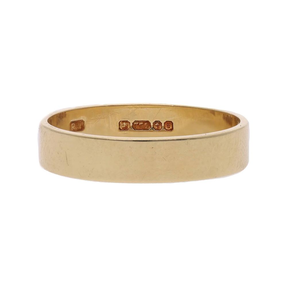 Lot 327: 18ct Gold Band Ring, Size O.