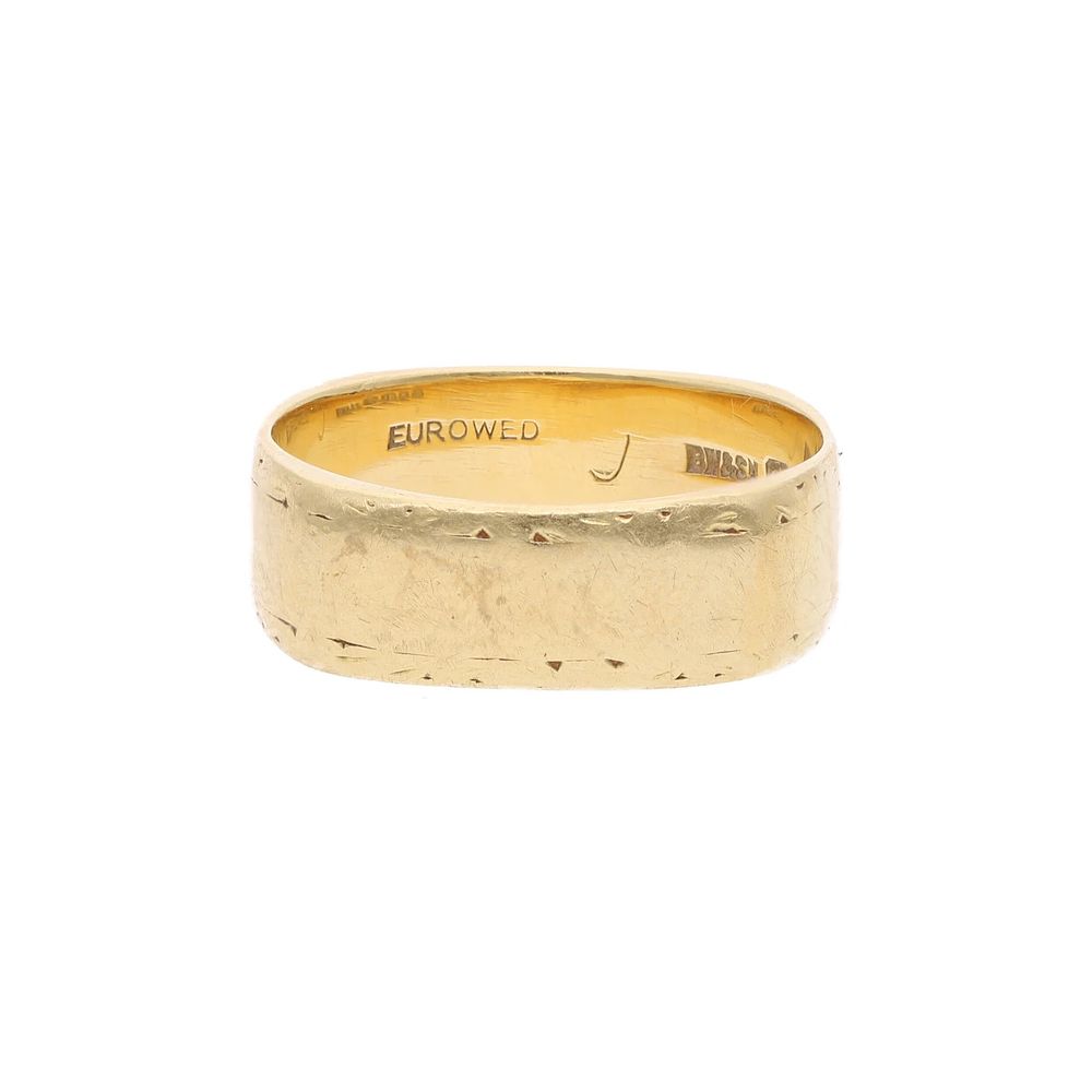 Lot 333: 18ct Gold Cube Shaped Band Ring.