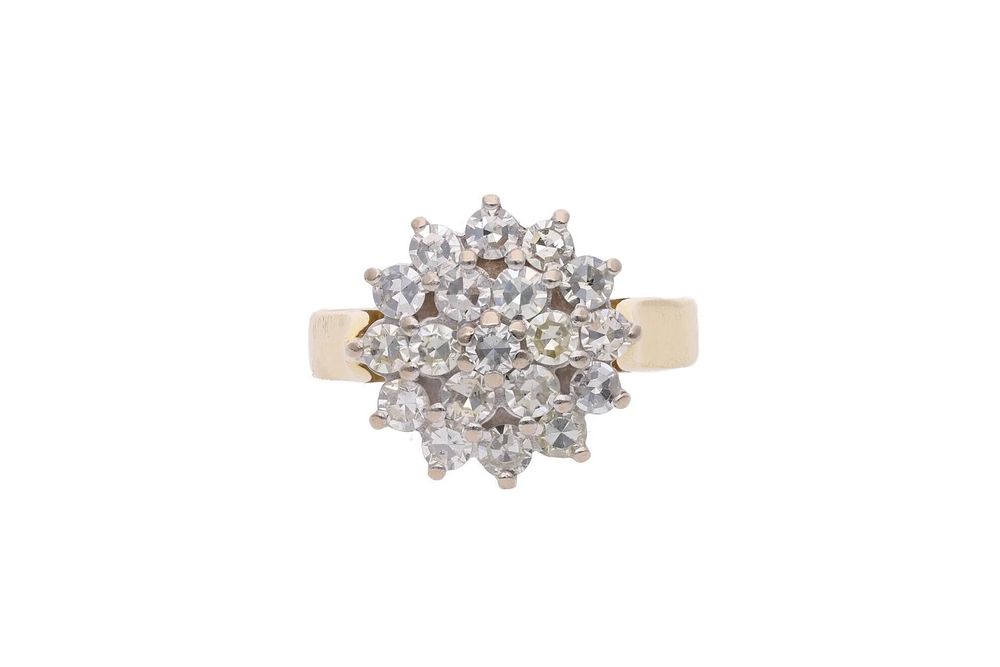 Lot 365: 18ct Gold and Diamond Cluster Ring.