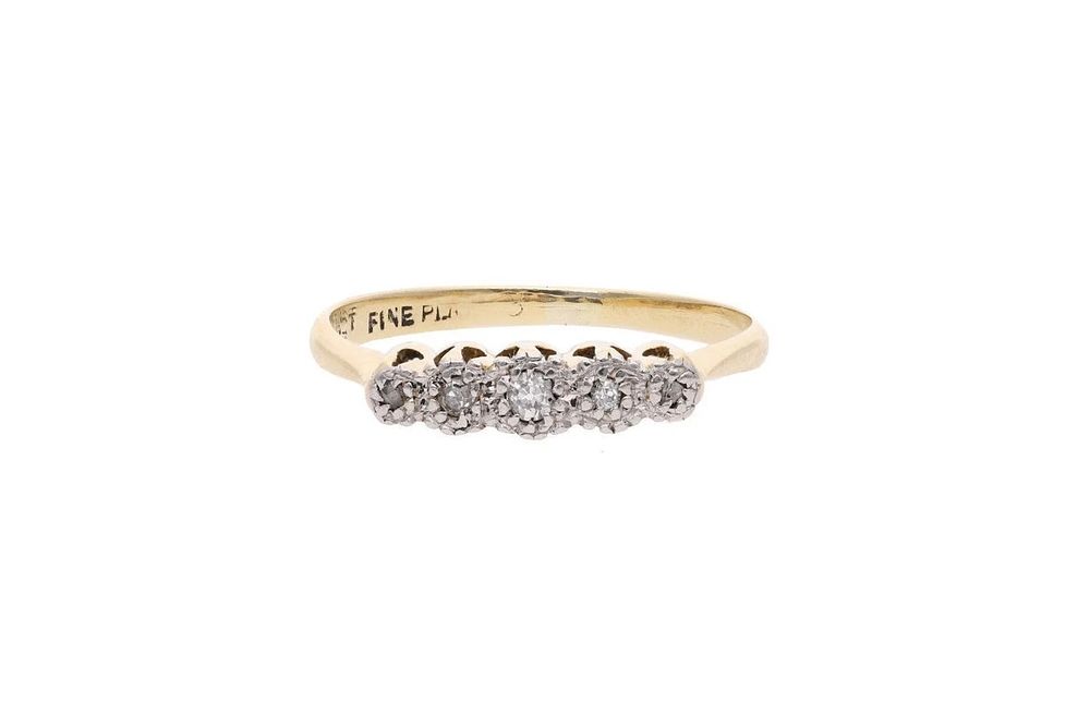 Lot 368: 18ct Gold and Diamond Five Stone Ring, Size 6 | L 1/2