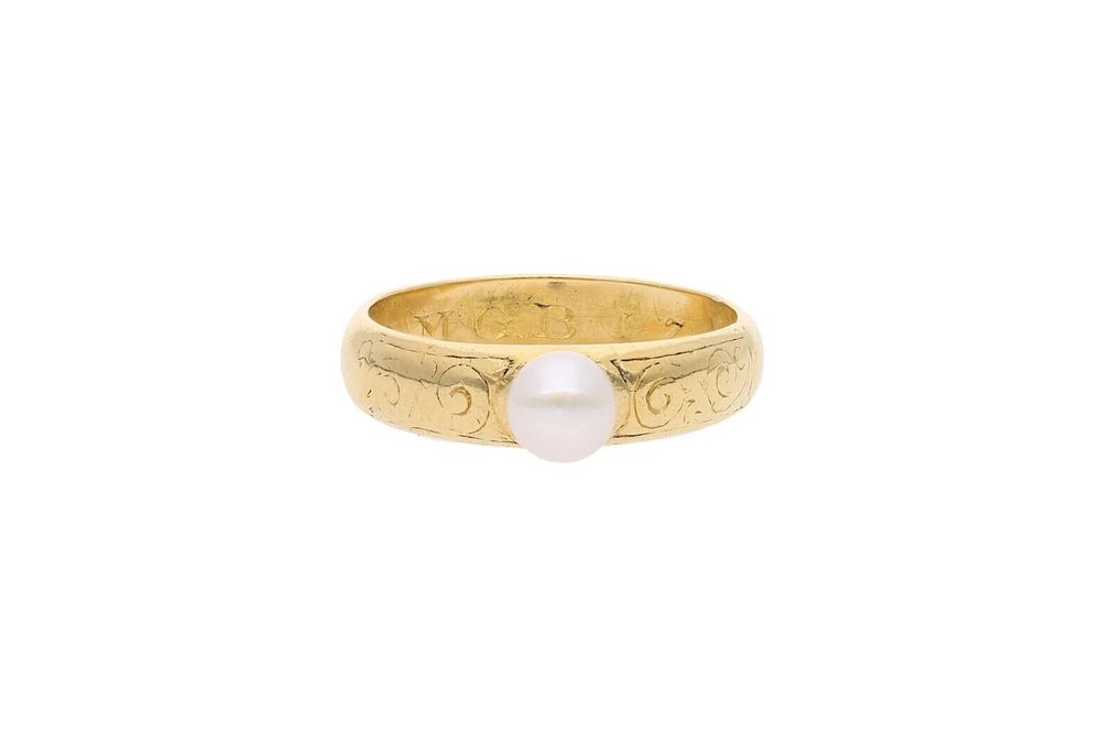Lot 369: 22ct Gold and Single Pearl Ring, Size 5.75 | L.