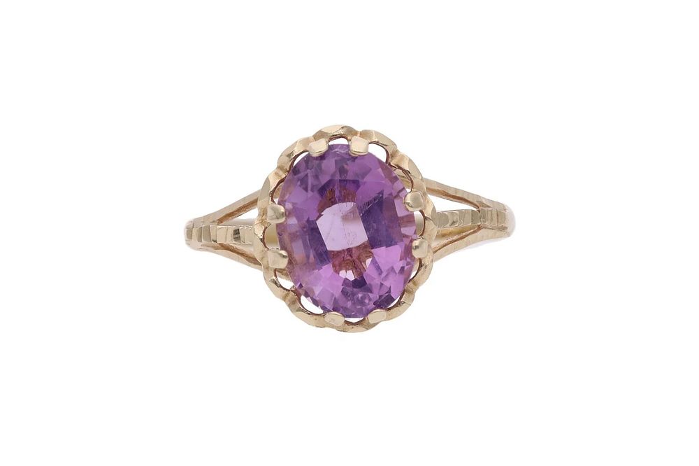 Lot 372: Vintage 9ct Gold and Amethyst Ring, Size O.