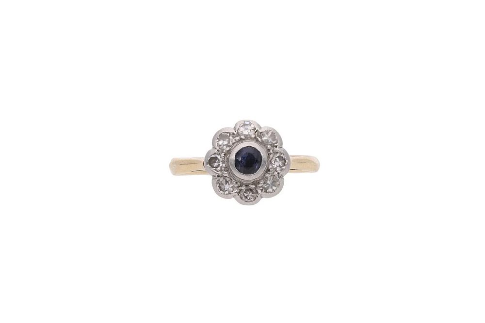Lot 373: 18ct Gold Sapphire and Diamond Cluster Ring, Size J 1/2.