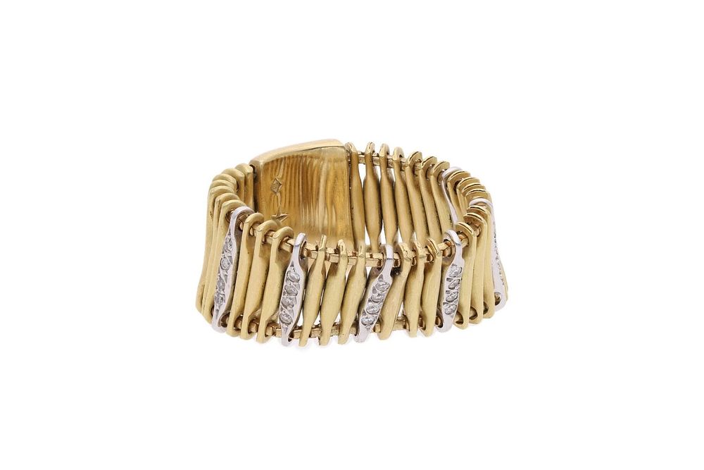 Lot 376: 18ct Gold and Diamond Articulated Ring, Size S 1/2.