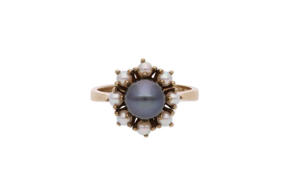 Lot 378: 9ct Gold and Pearl Cluster Ring, Size M.