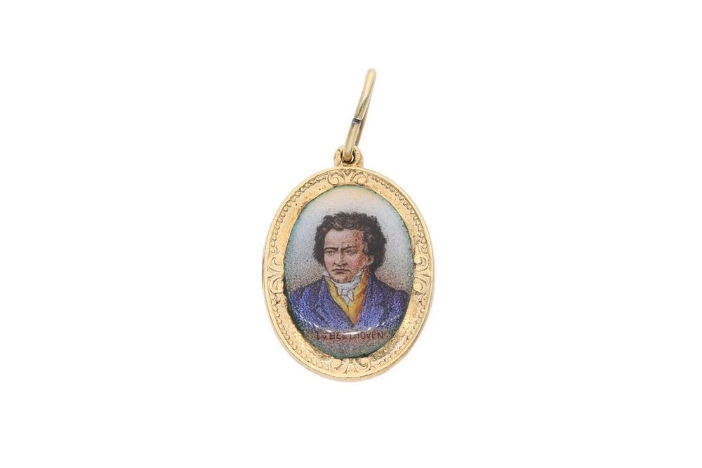 Lot 386: Victorian 9ct Gold and Enamel Pendant.