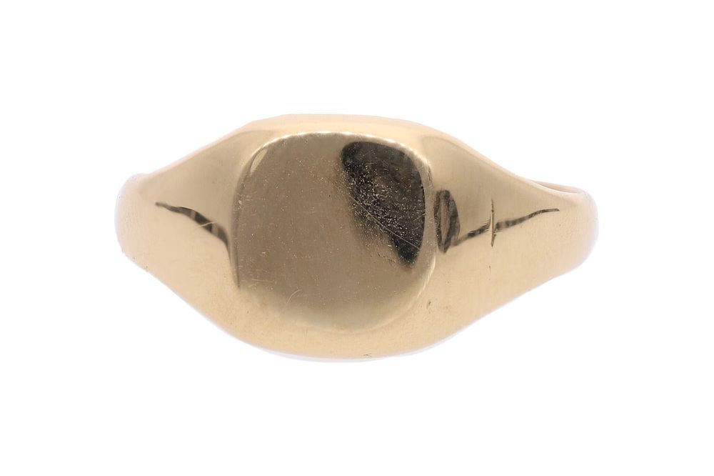 Lot 395: 18ct Gold Signet Ring, Size 9.5 US | Size T UK