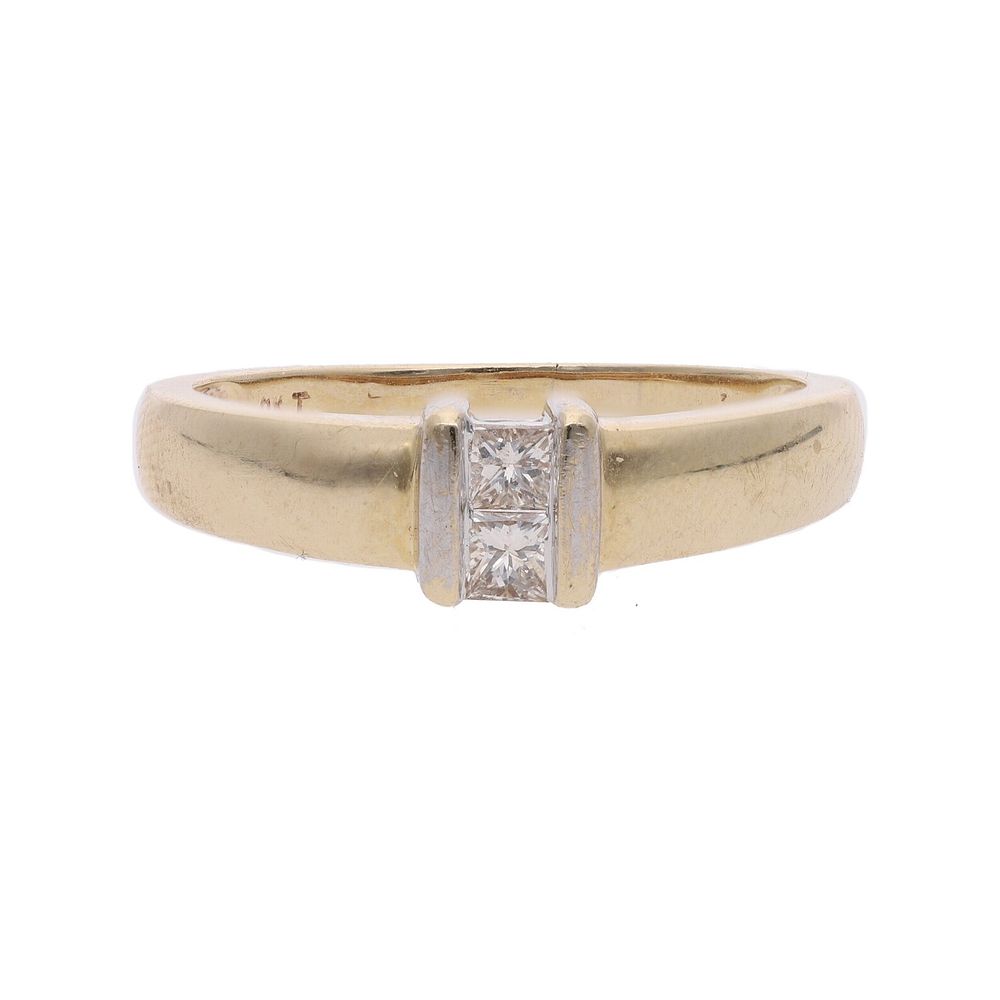 Lot 400: 9ct Gold and Princess Cut Diamond Ring, Size 9 US | Size S UK