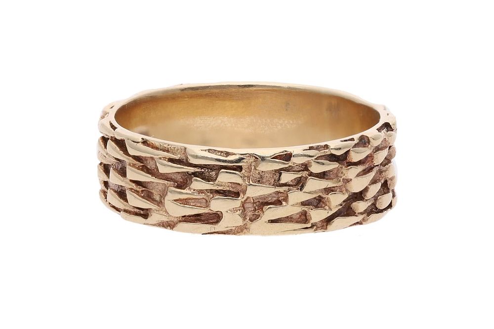 Lot 410: 9ct Gold Barked Band Ring, Size 6.25 US | Size M 1/2 UK