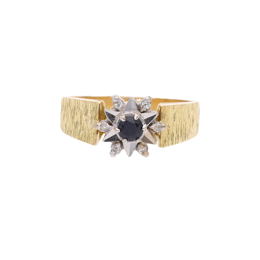 Lot 419: 18ct Gold Sapphire and Diamond Cluster Ring, Size 7 US | Size O UK