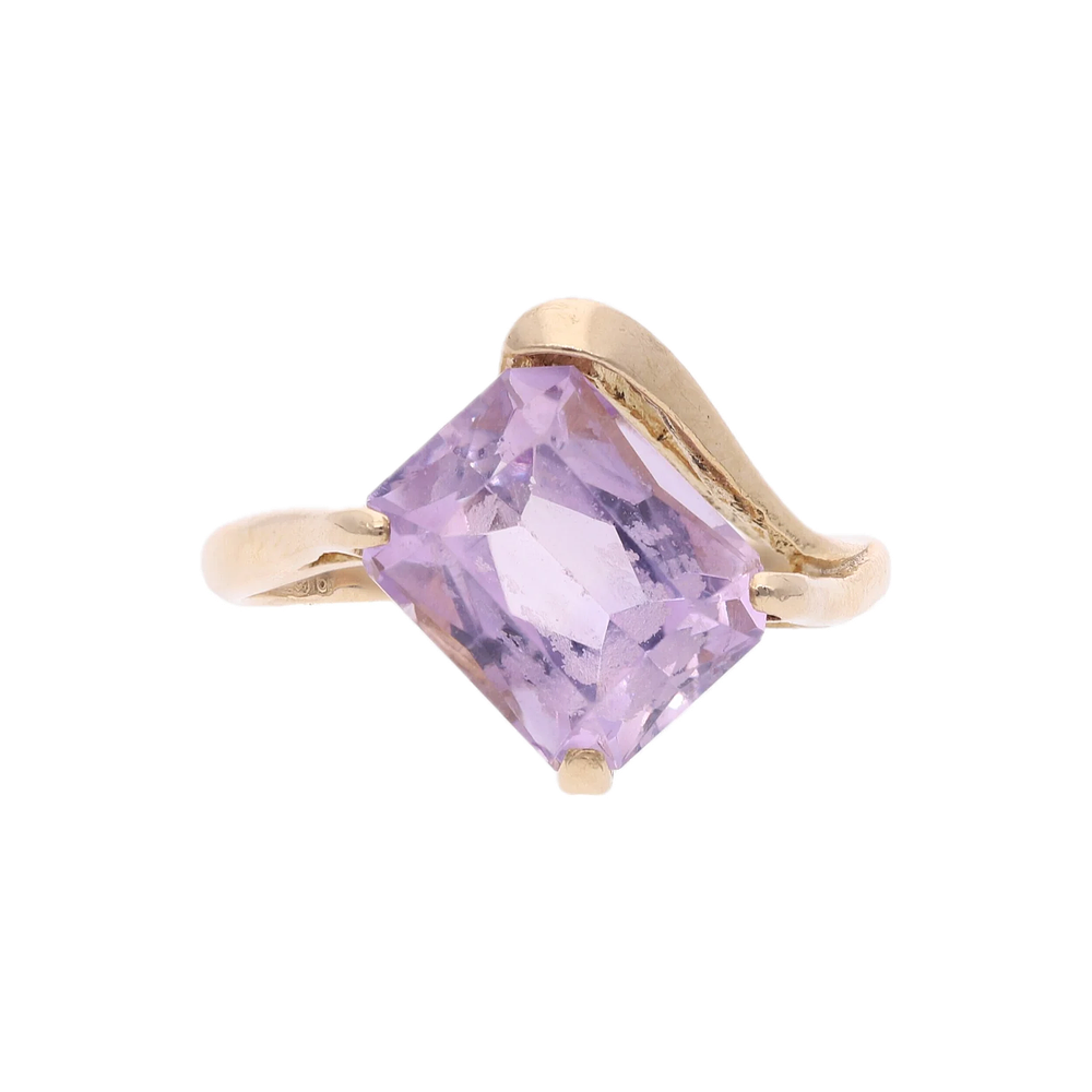 Lot 423: 9ct Gold and Emerald Cut Amethyst Statement Ring, Size 6.25 US | Size M UK