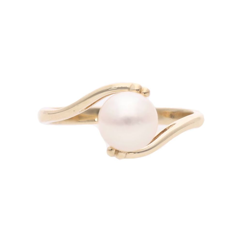 Lot 438: 9ct Gold and Pearl Ring, Size N.