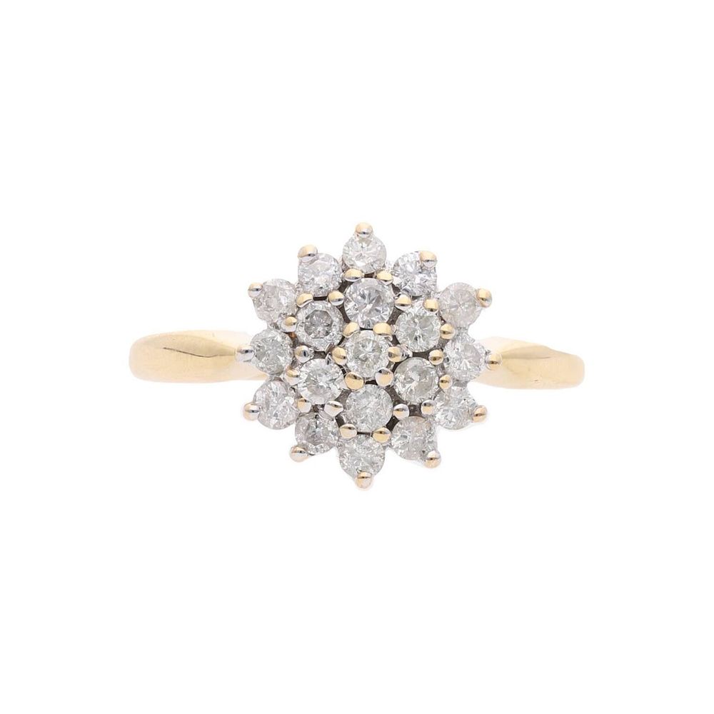 Lot 440: 18ct Gold and Diamond Cluster Ring, Size H.