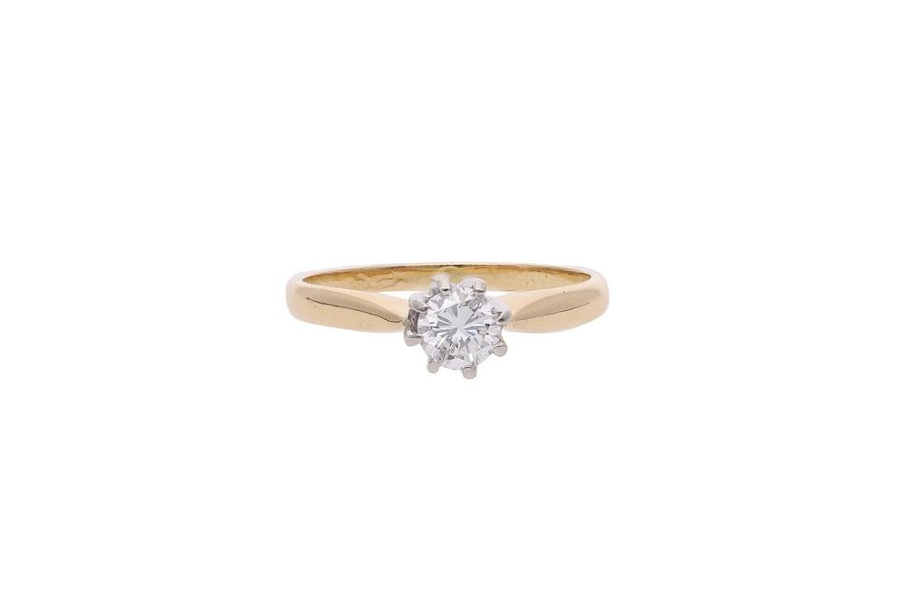 Lot 442: 18ct Gold and Diamond Solitaire Ring, Size L.