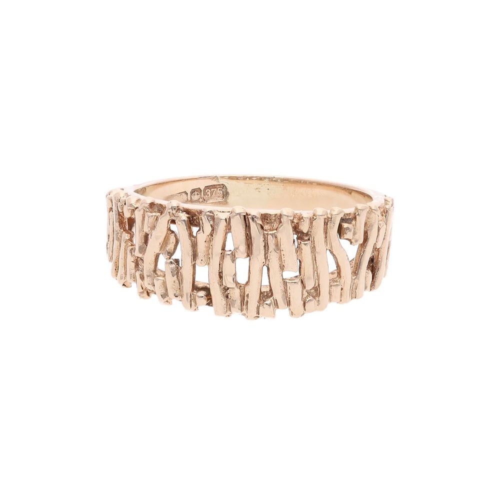 Lot 455: 9ct Gold Barked Band Ring, Size 5.75 US | Size L UK