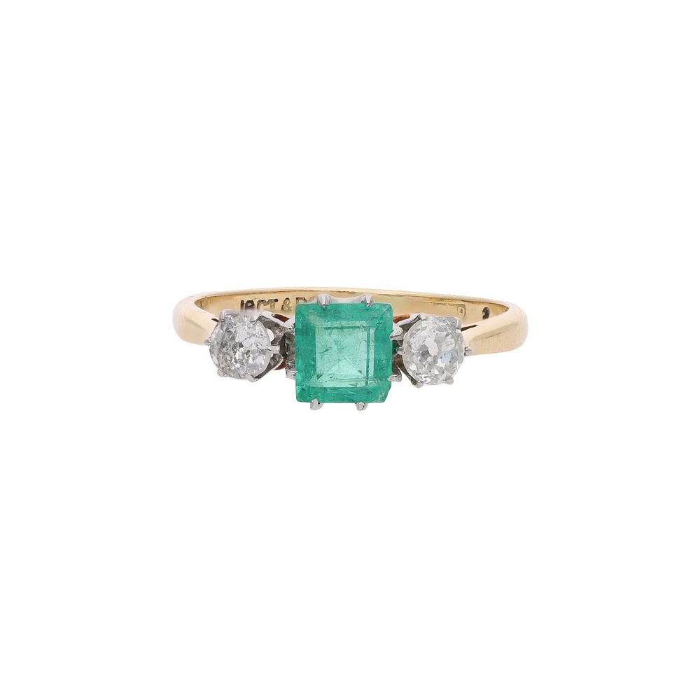 Lot 466: 18ct Gold Platinum Colombian Emerald and Diamond Ring, 5.75 | L