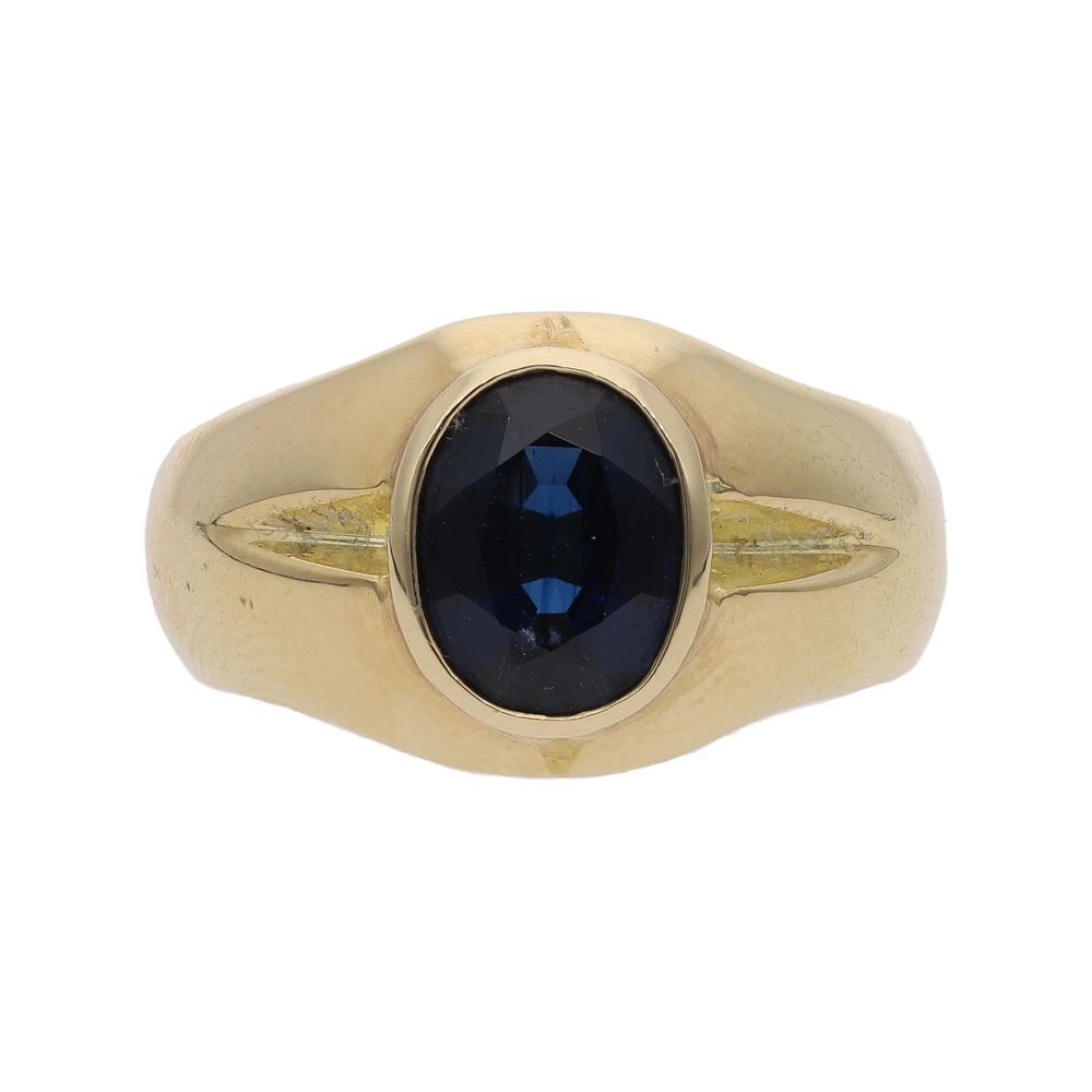 Lot 468: 18ct Gold and 1.93ct Blue Sapphire Signet Ring.