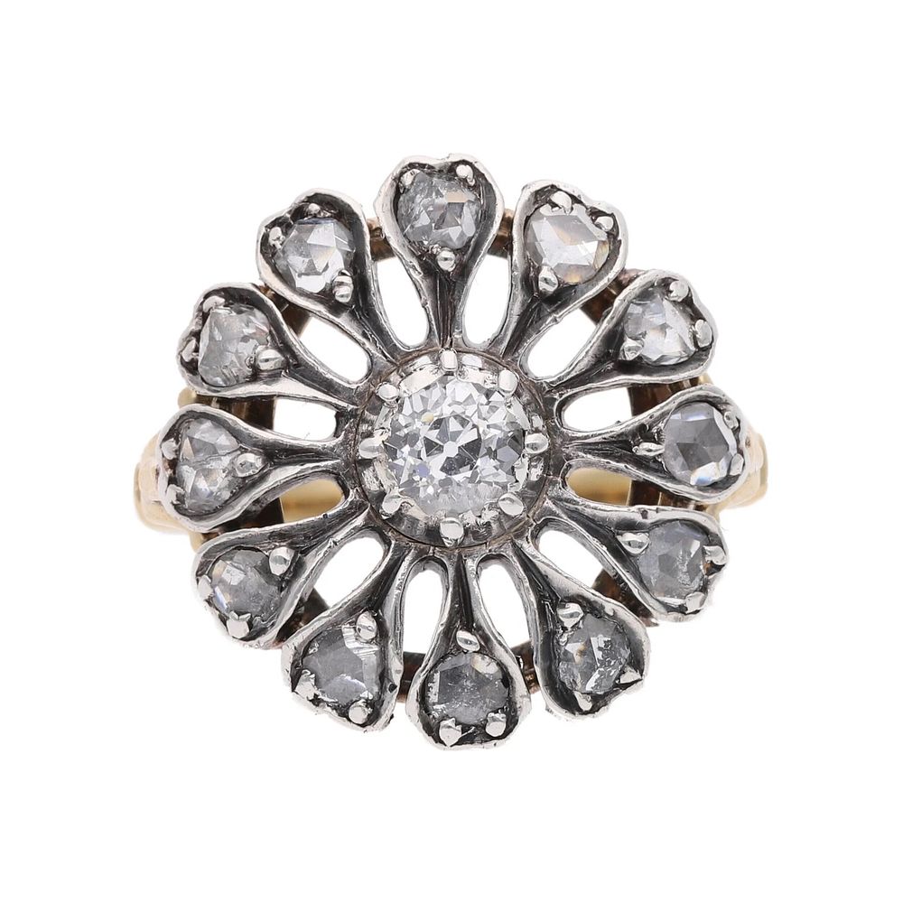 Lot 470: Victorian 18ct Gold and Diamond Ring.