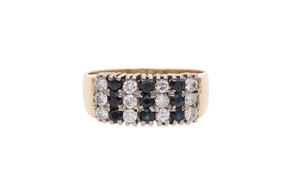 Lot 482: 18ct Gold Sapphire and Diamond Ring, Size S 1/2.