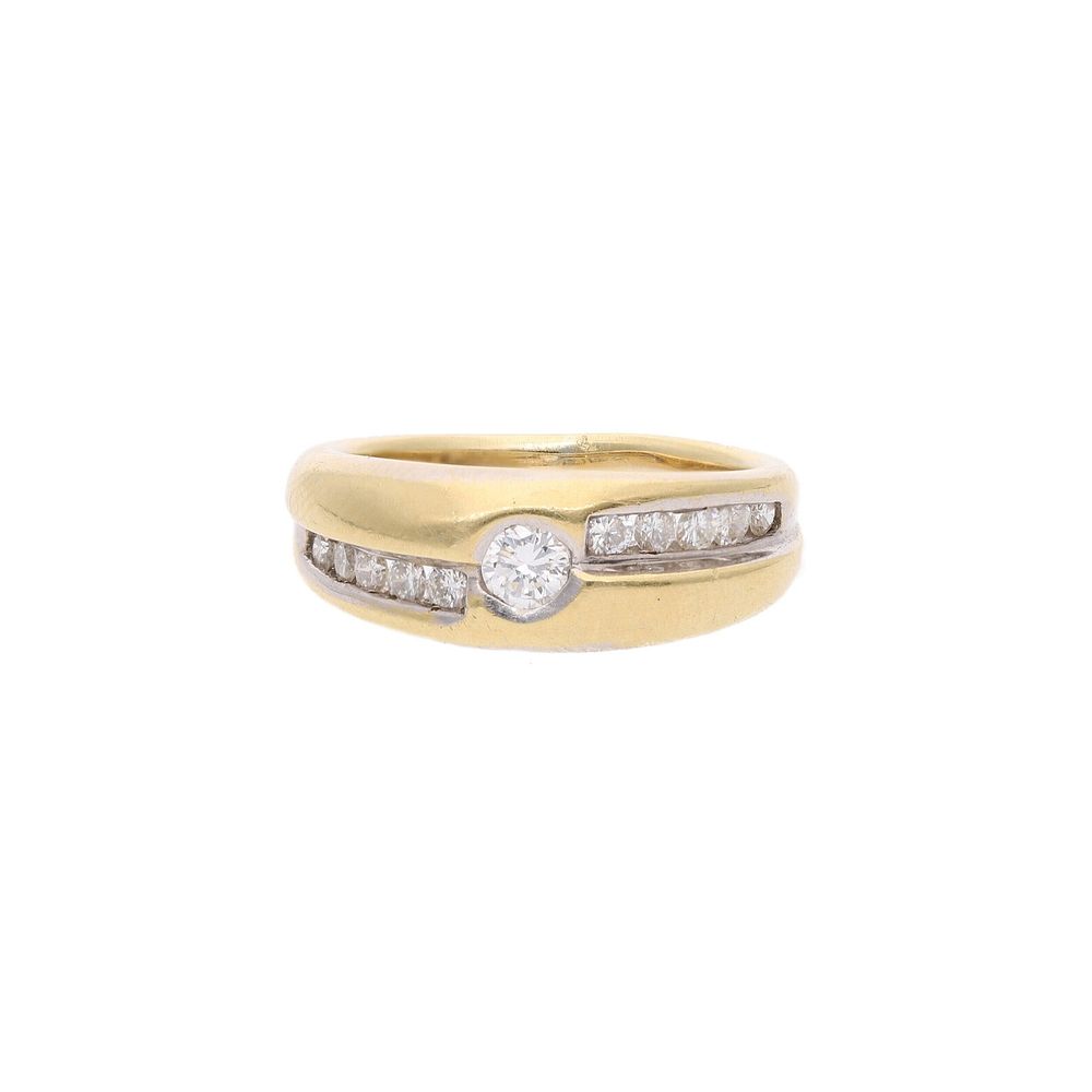 Lot 480: 18ct Gold and Diamond Dress Ring, Size 6 | L 1/2