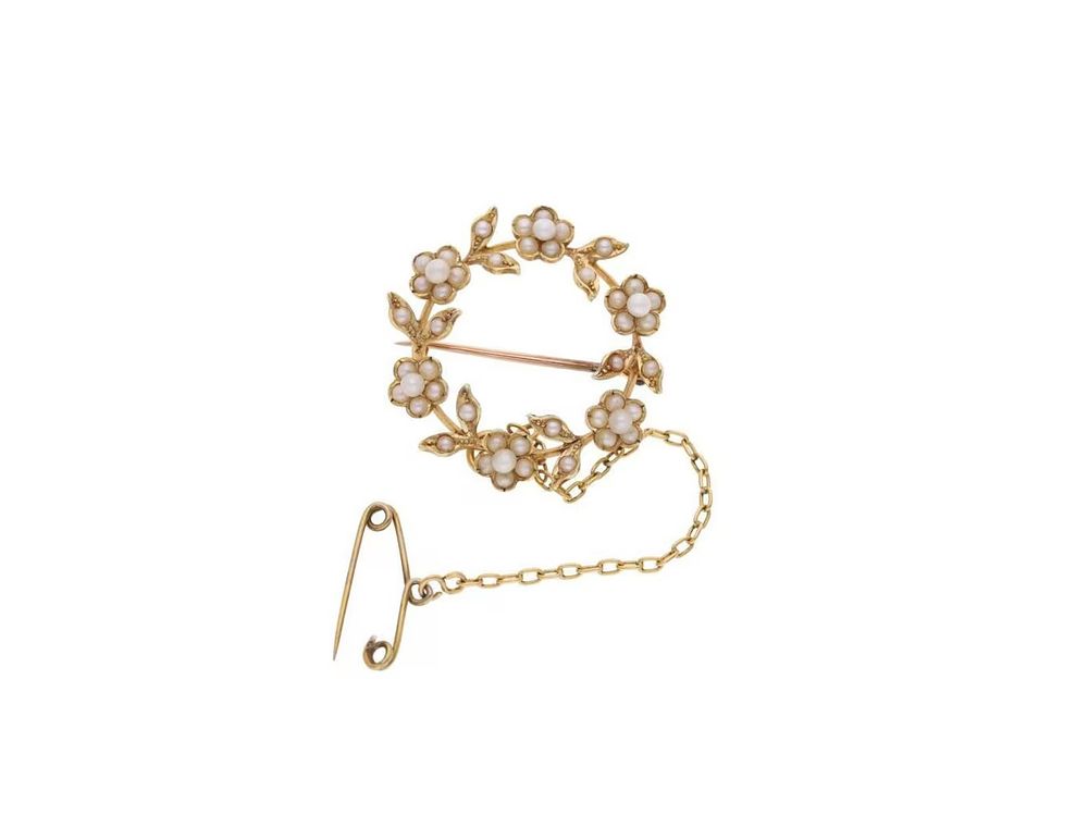 Lot 523: Antique 15ct Gold and Pearl Circular Brooch.
