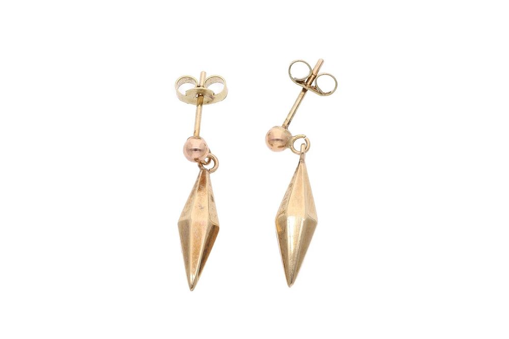 Lot 541: 9ct Gold Diamond Shape Drop Earrings