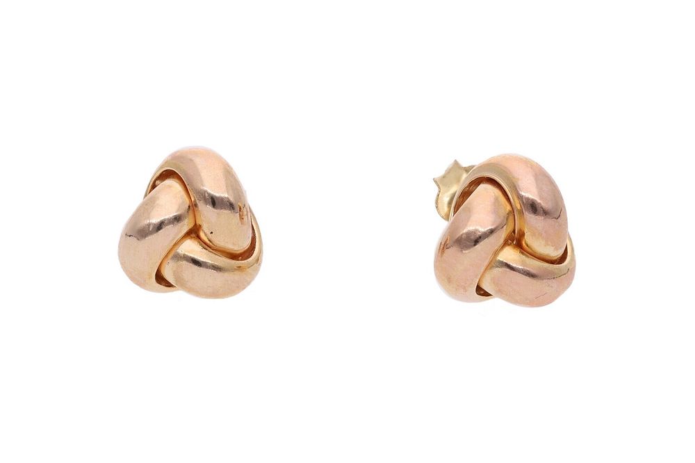 Lot 552: 9ct Gold Crossover Stud Earrings.