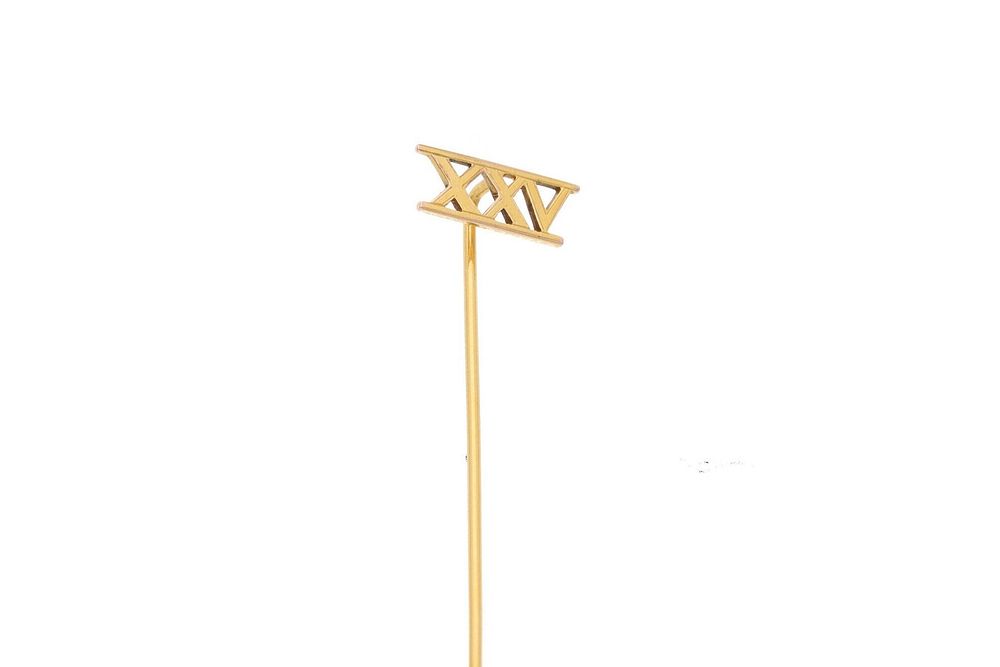 Lot 558: 15ct Gold XXV Stick Pin.
