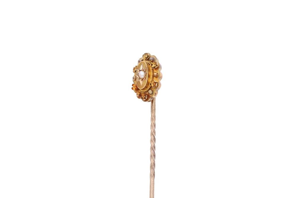 Lot 559: 15ct Gold and Pearl Stick Pin.