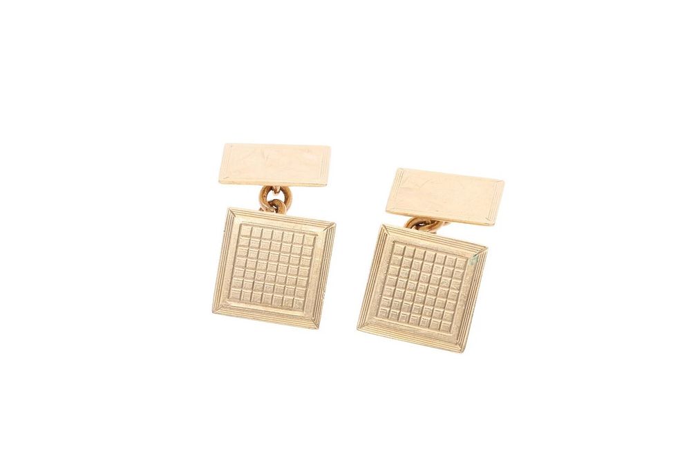 Lot 574: 9ct Gold Square Cufflinks.