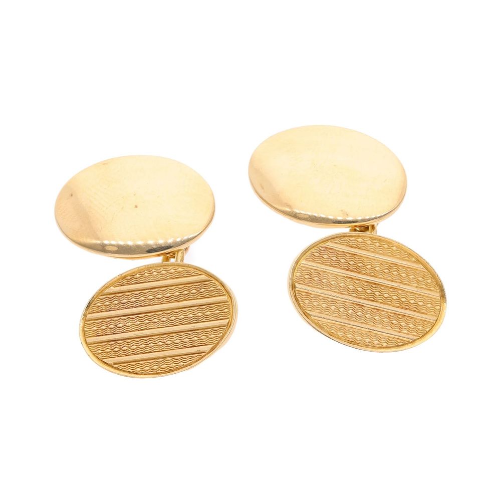 Lot 579: 18ct Gold Cufflinks
