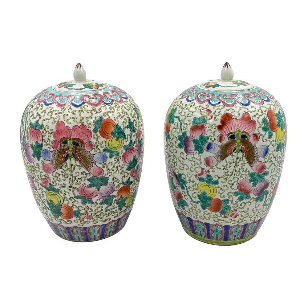 Lot 172: A PAIR OF CHINESE PORCELAIN HAND PAINTED VASE