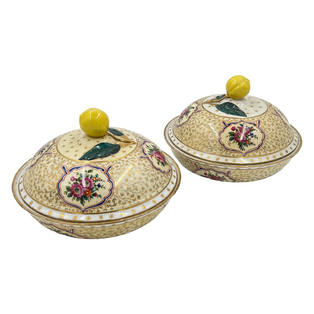 Lot 197: A PAIR OF HAND PAINTED MEISSEN PORCELAIN BONBONNIERE