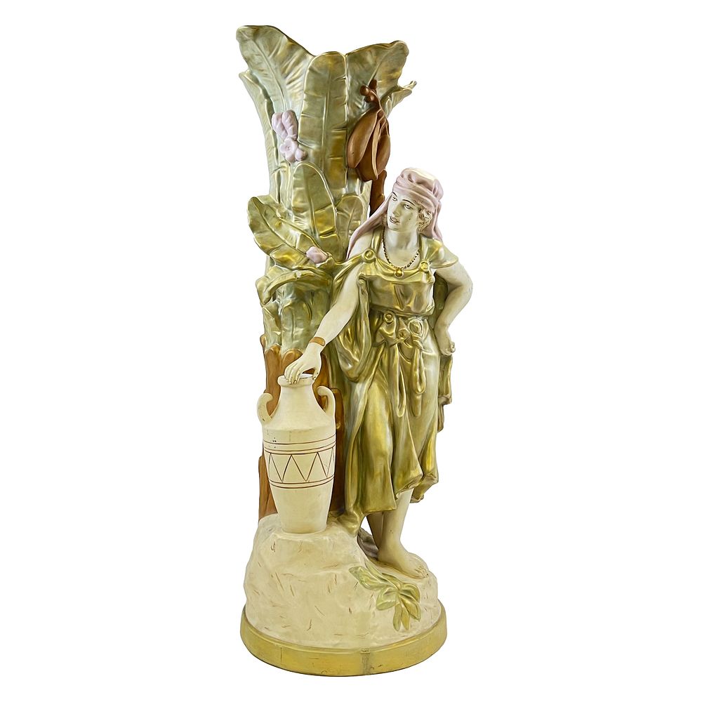 Lot 195: A LARGE ORIENTALIST PORCELAIN FIGURINE 