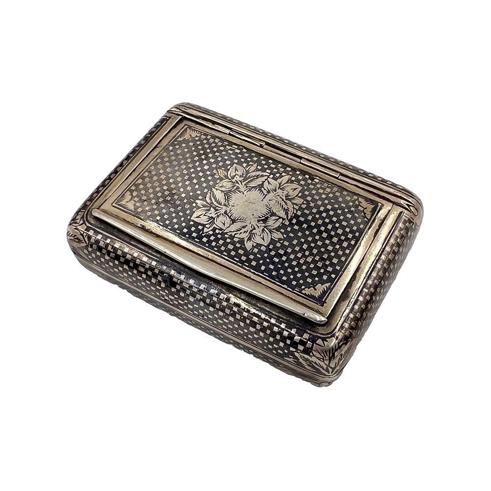 Lot 190: OTTOMAN/TURKISH NIELLO SILVER SNUFF BOX MARKED VAN