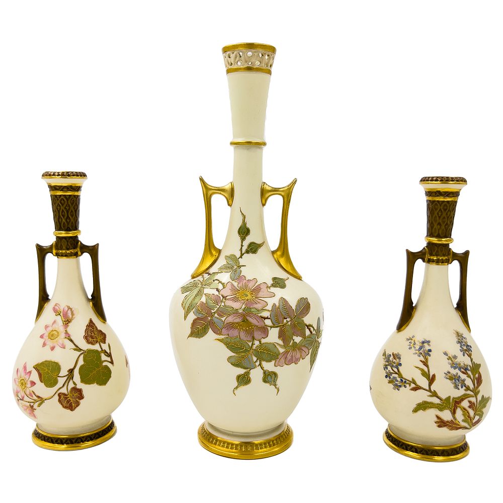 Lot 213: SET OF THREE ROYAL WORCESTER PORCELAIN VASES