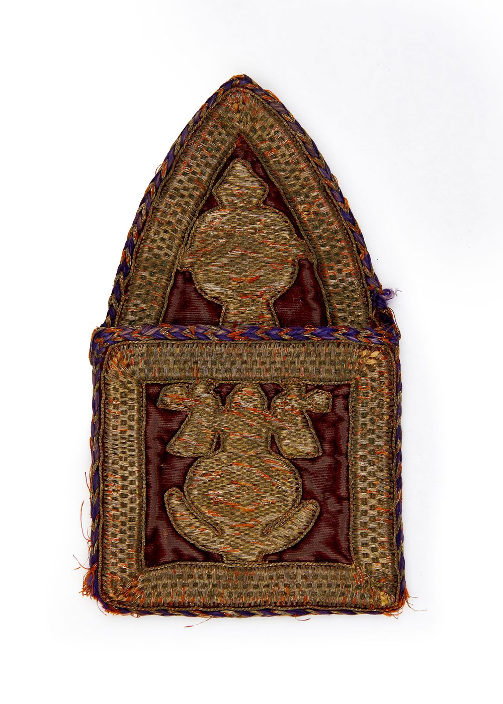 Lot 210: A GILDED METAL THREAD COIN HOLDER, MUGHAL, 18TH - 19TH CENTURY