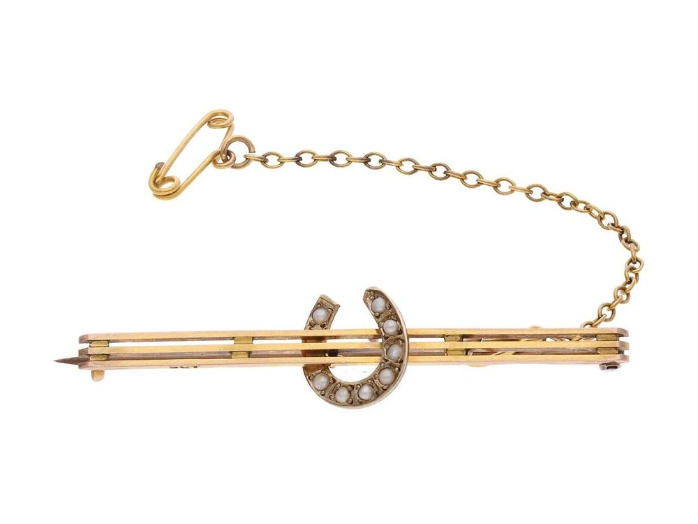 Lot 153: 9ct Gold and Pearl Horse Shoe brooch.