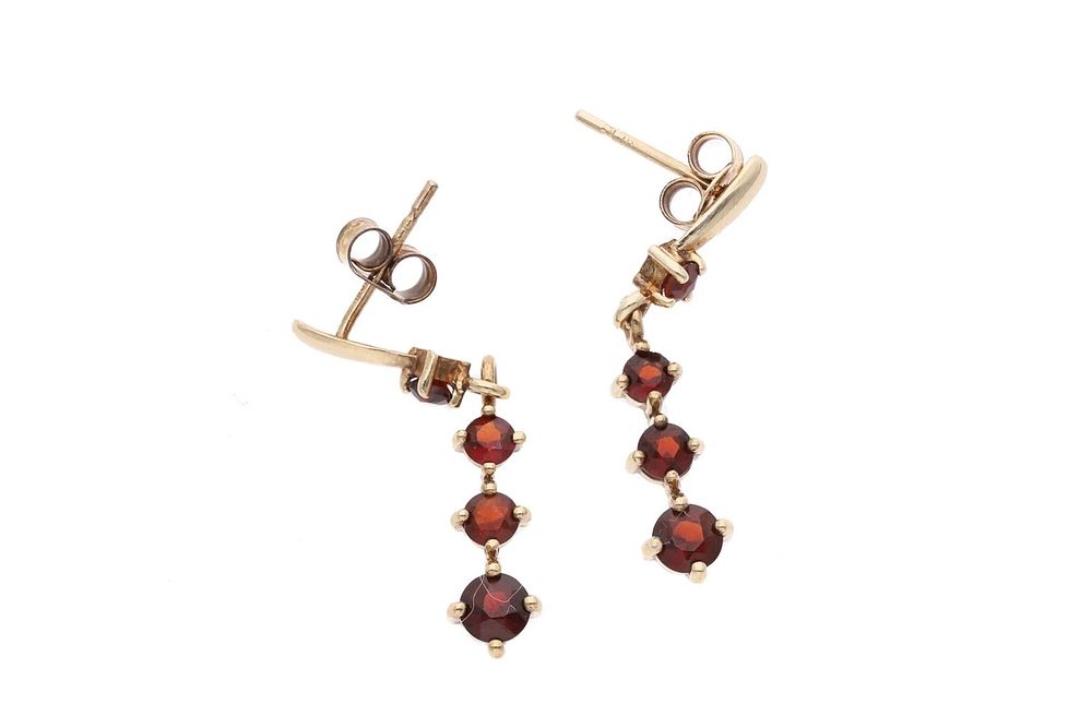 Lot 156: 9ct Gold and Garnet Dangling Earrings.